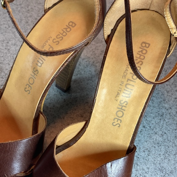 Vintage 80’s Brass Plum Shoes size 5 brown leather ankle strap wood stack heels - Picture 5 of 6